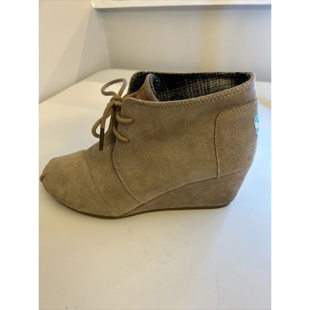 TOMS Taupe Suede Women's Desert Wedged Heel Shoes  Size 7.5 Tan